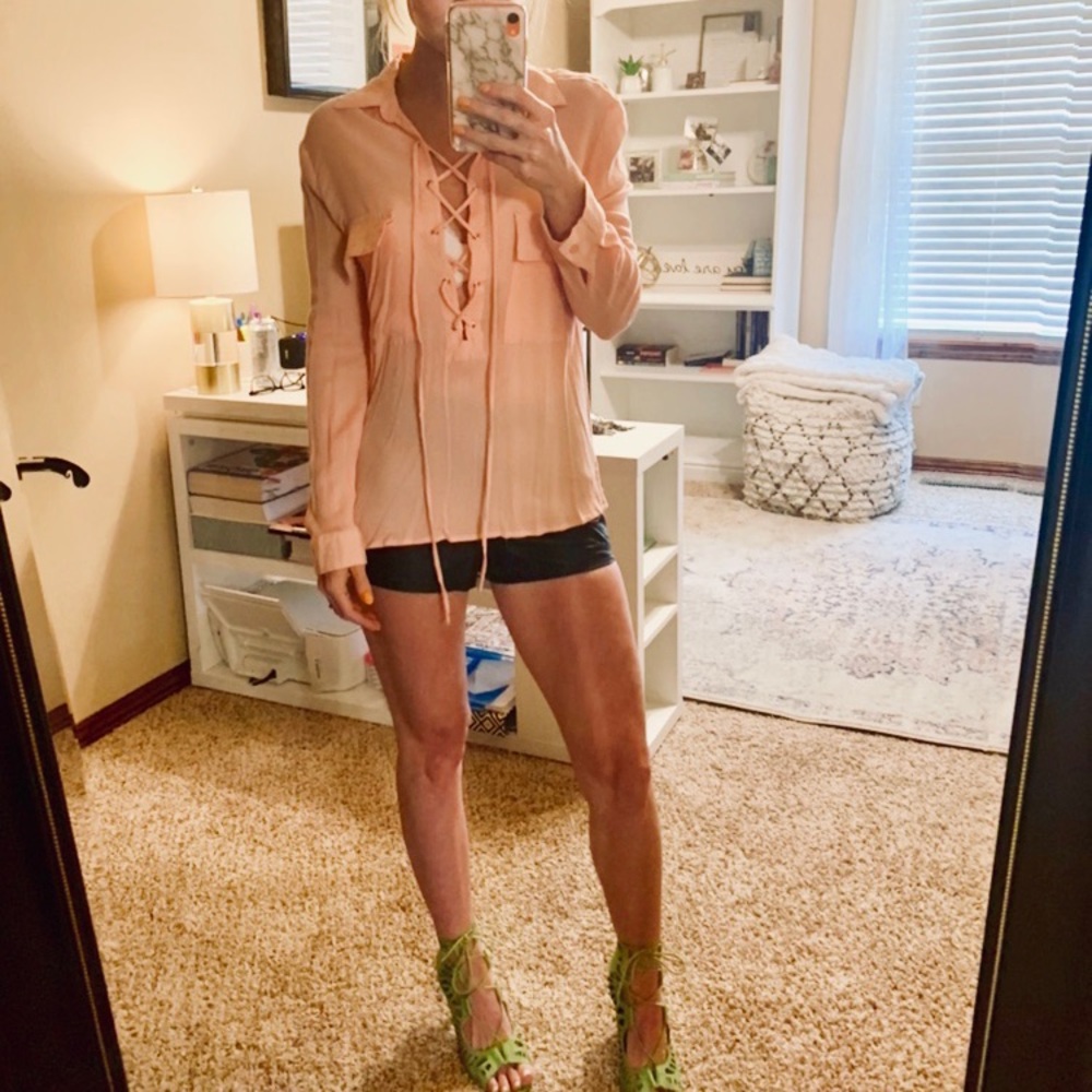 🍑Peachy Pink Lace Up Top 🍑